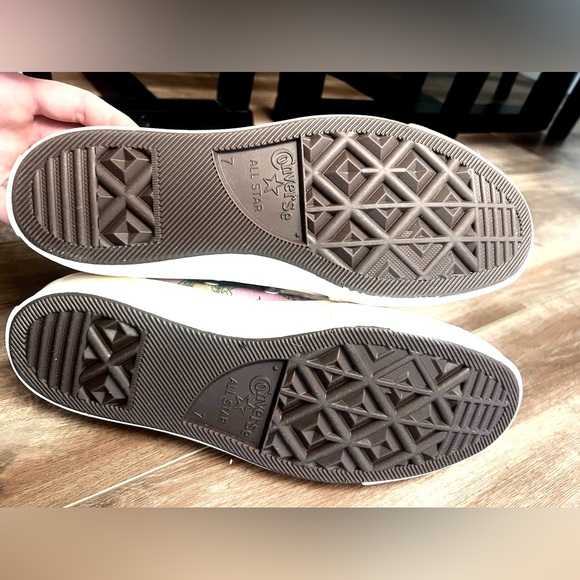 Woman’s Converse Chuck 70 high tops crafted florals A00537C size 9 - Picture 7 of 8